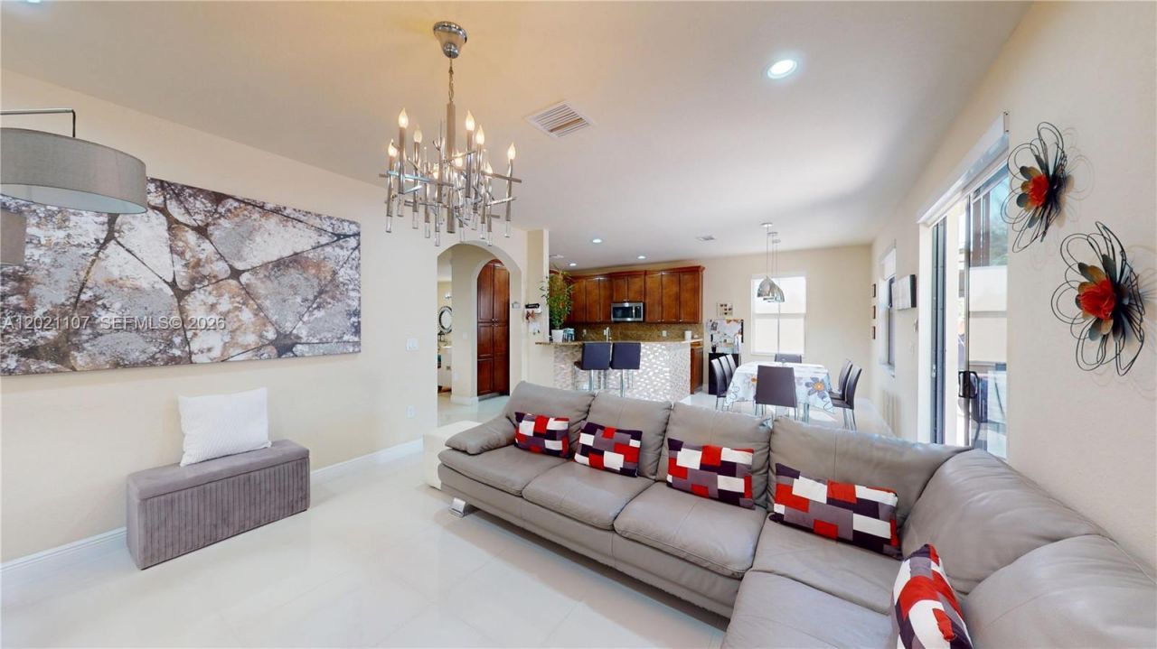 8610 NW 101st Pl , Doral, FL 33178 Photo