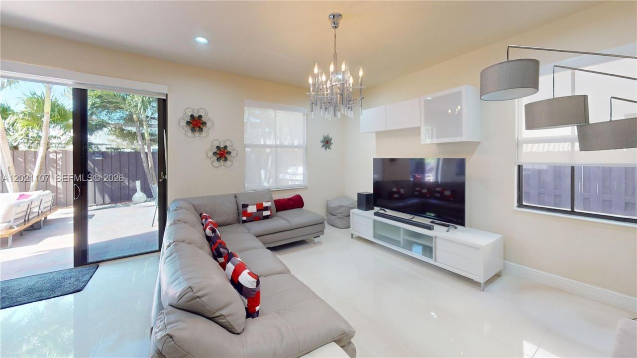 8610 NW 101st Pl , Doral, FL 33178 Photo