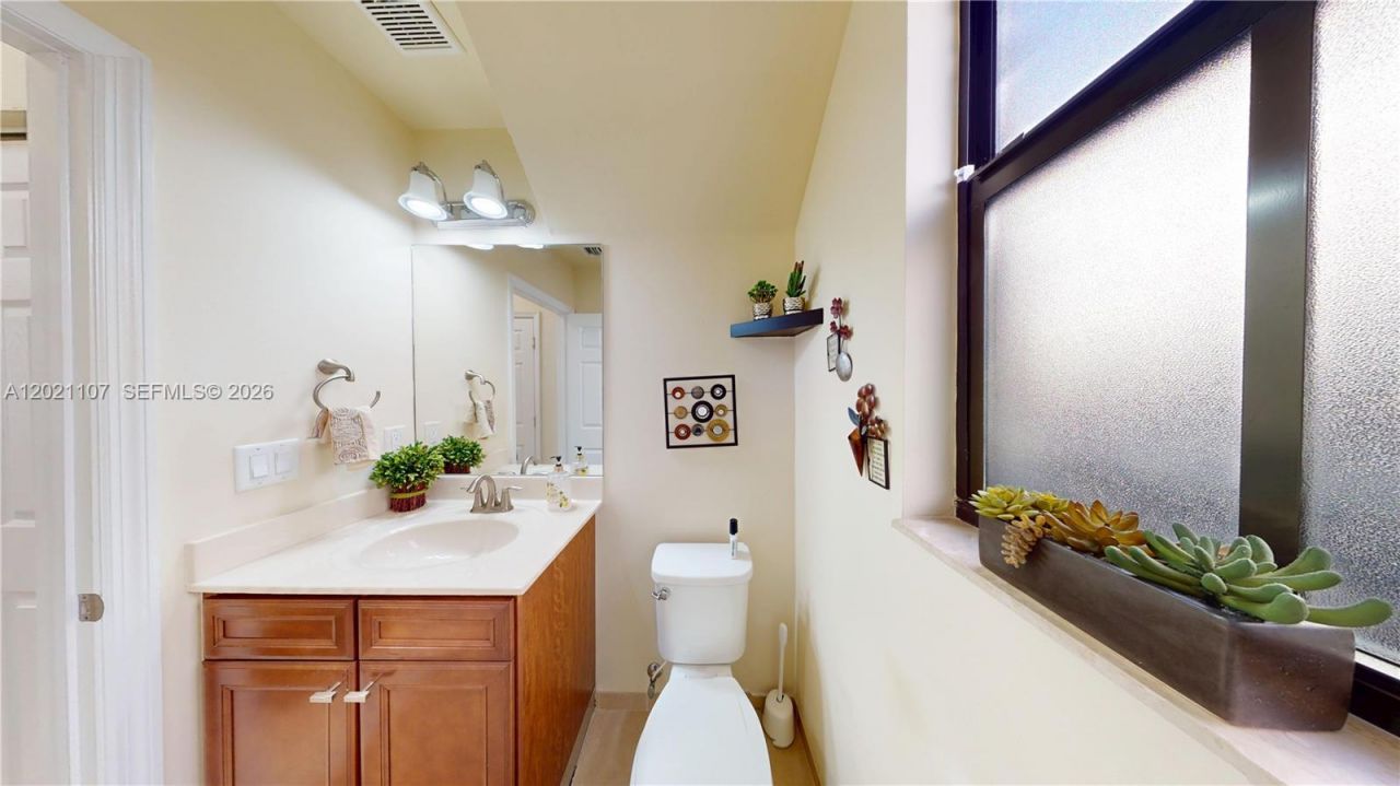 8610 NW 101st Pl , Doral, FL 33178 Photo
