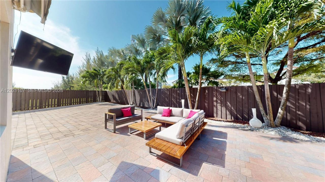 8610 NW 101st Pl , Doral, FL 33178 Photo