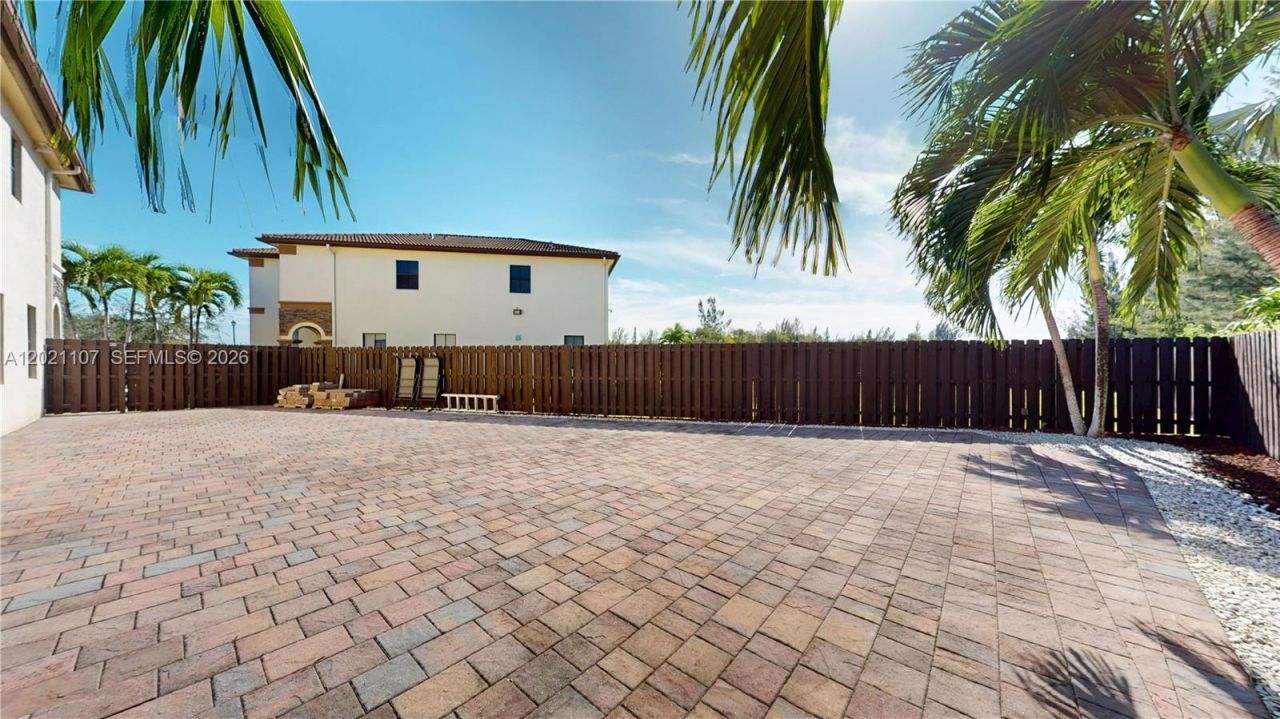 8610 NW 101st Pl , Doral, FL 33178 Photo