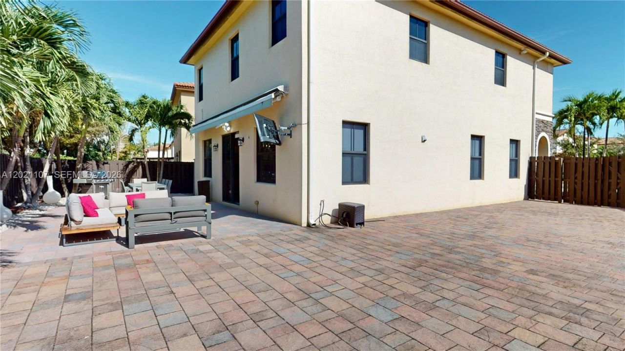 8610 NW 101st Pl , Doral, FL 33178 Photo