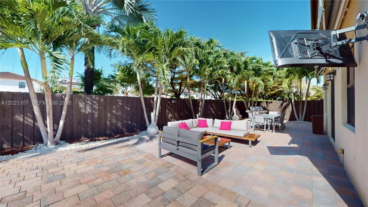 8610 NW 101st Pl , Doral, FL 33178 Photo