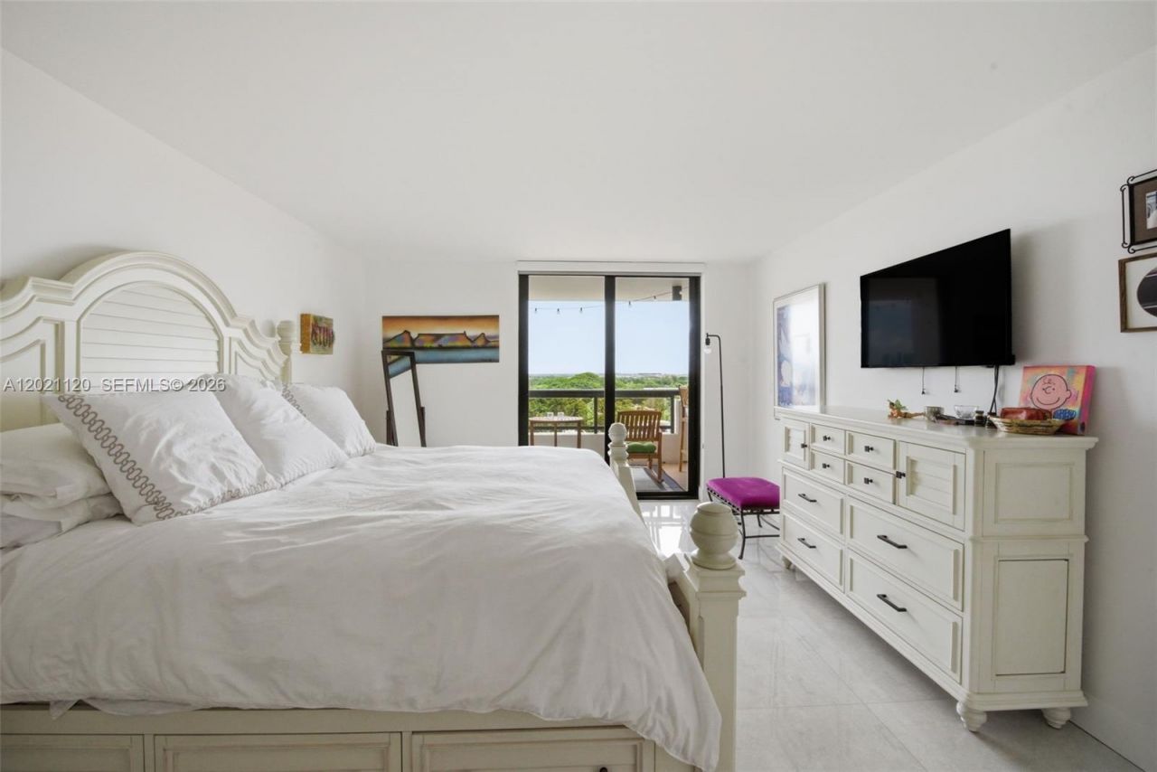 2555 Collins Ave , Unit 1106, Miami Beach, FL 33140 Photo