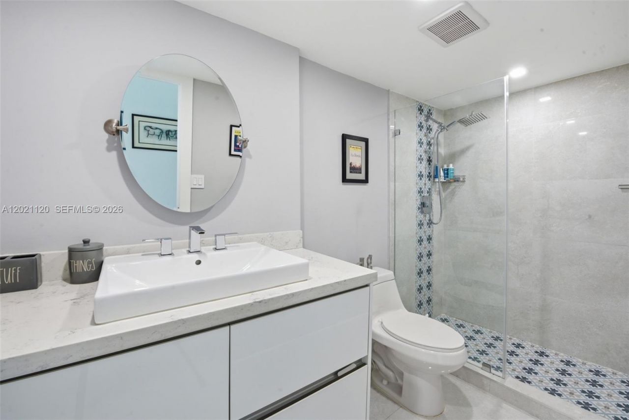 2555 Collins Ave , Unit 1106, Miami Beach, FL 33140 Photo