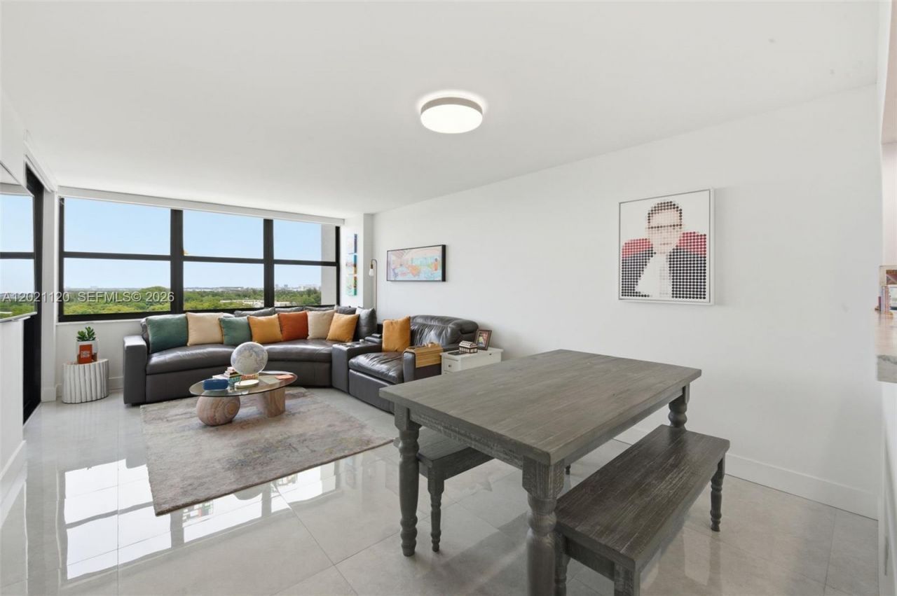 2555 Collins Ave , Unit 1106, Miami Beach, FL 33140 Photo