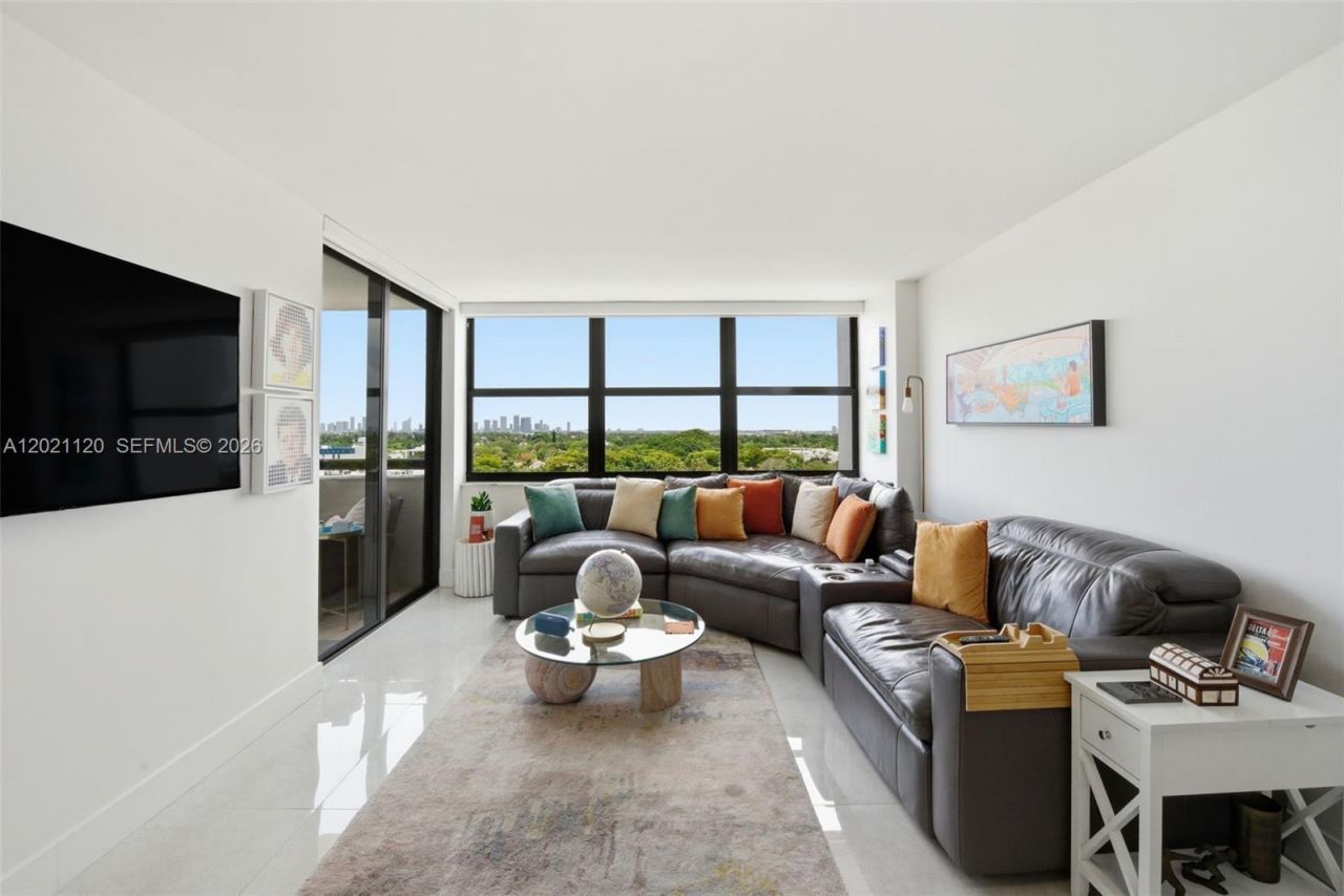 2555 Collins Ave , Unit 1106, Miami Beach, FL 33140 Photo