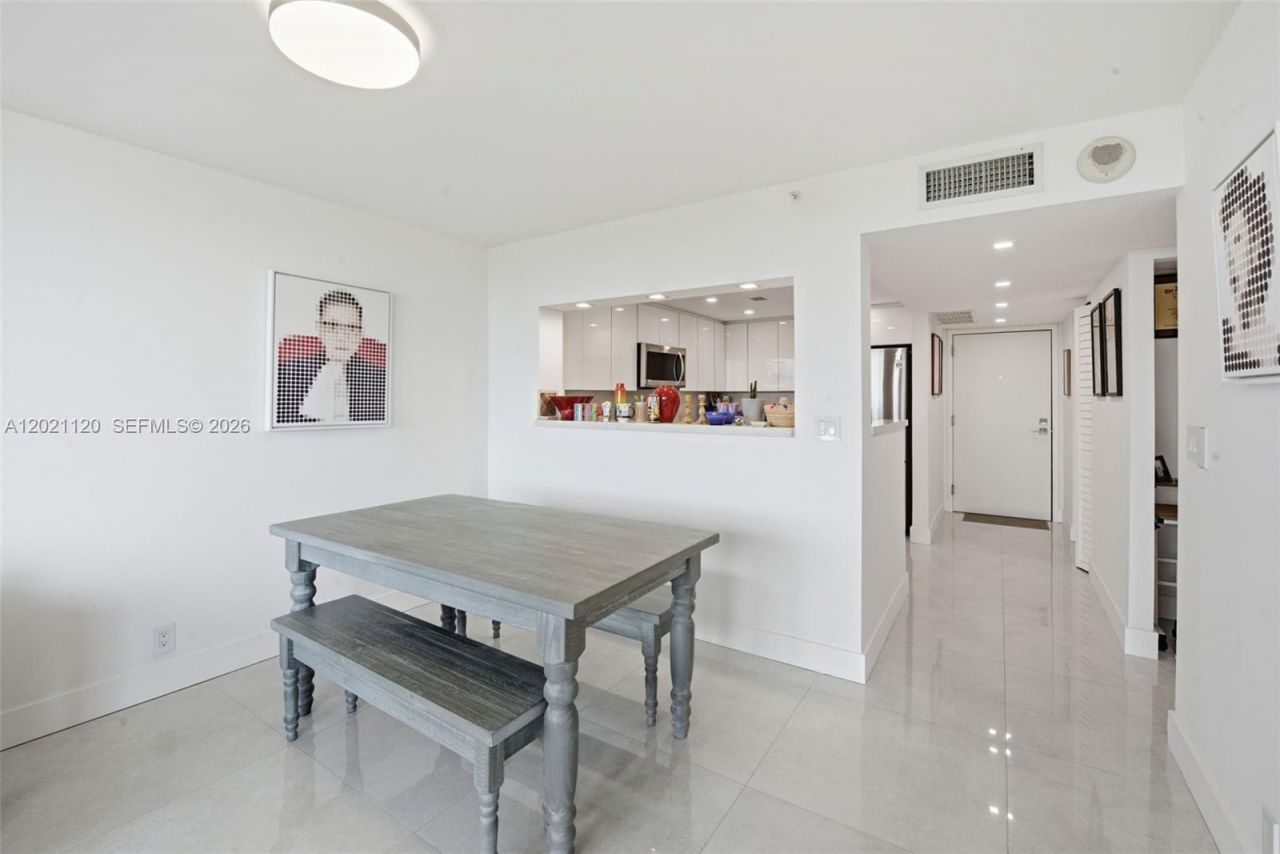 2555 Collins Ave , Unit 1106, Miami Beach, FL 33140 Photo
