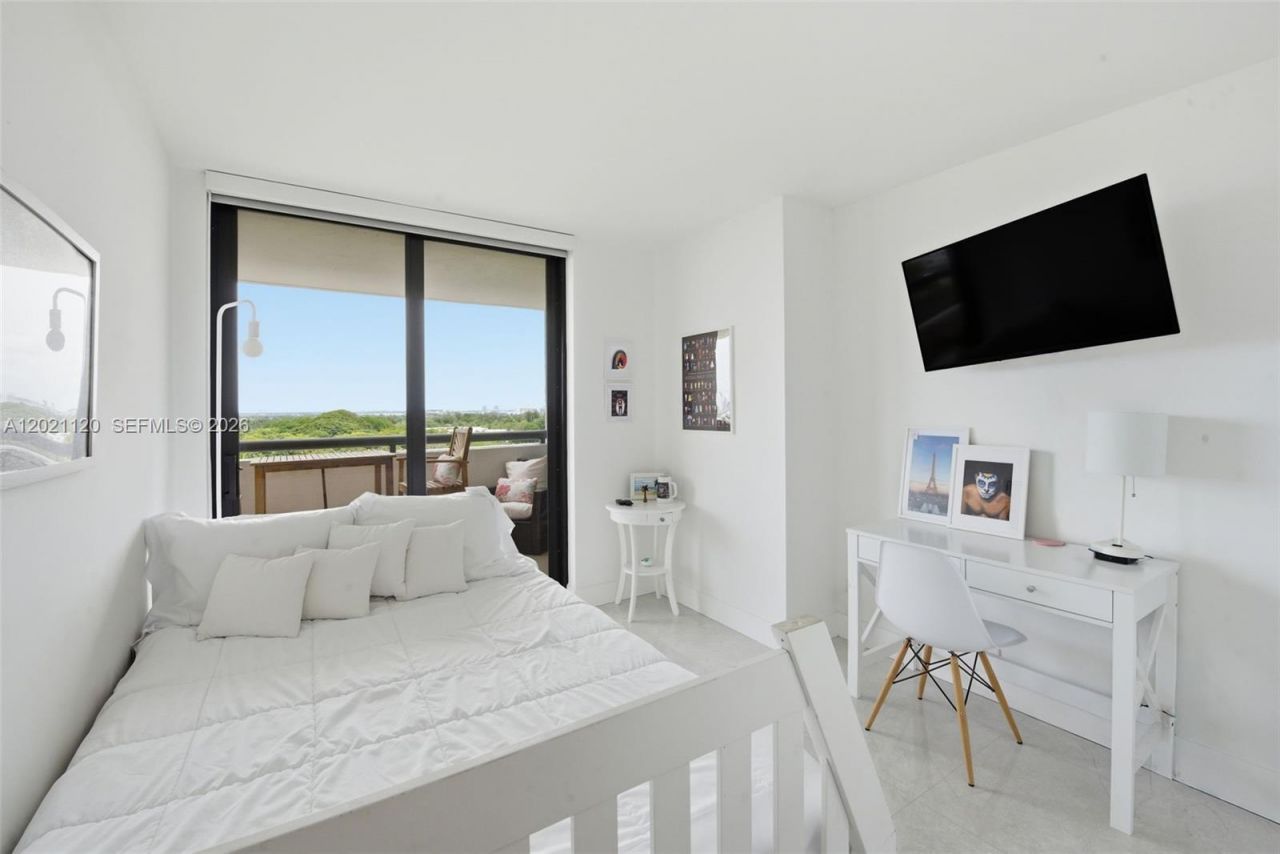 2555 Collins Ave , Unit 1106, Miami Beach, FL 33140 Photo