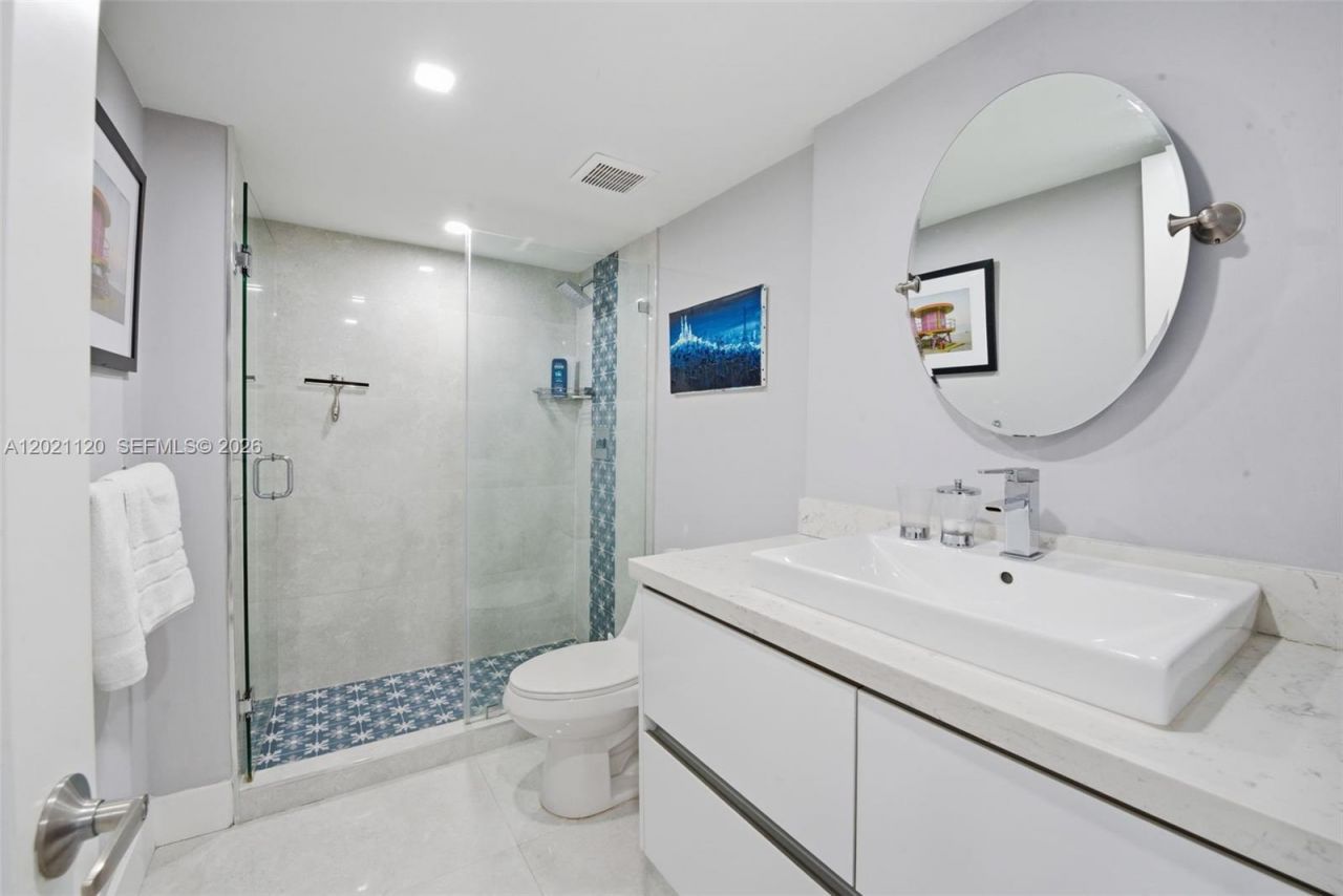 2555 Collins Ave , Unit 1106, Miami Beach, FL 33140 Photo