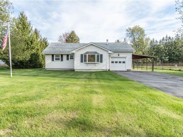 334 Dodge Avenue , Sackets Harbor, NY 13685