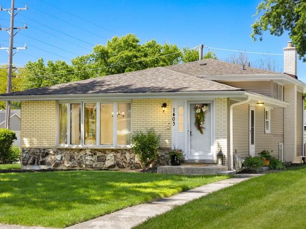 1403 E Lowden Avenue , Wheaton, IL 60189
