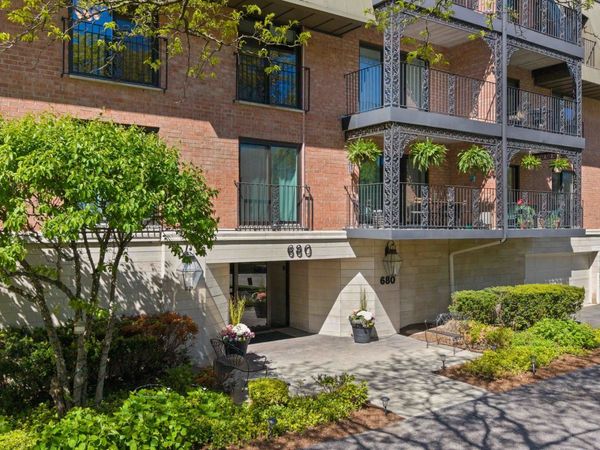 680 Green Bay Road , Unit 306, Winnetka, IL 60093