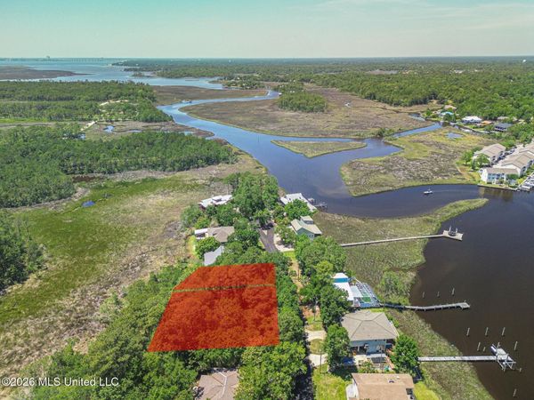 W Simmons Circle, Ocean Springs, MS 39564