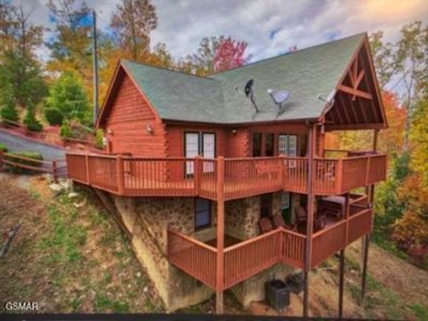 1455 Mountain Dreams Way, Sevierville, TN 37862