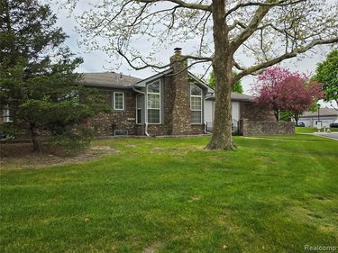 48484 Savoy Court , Shelby Twp, MI 48315