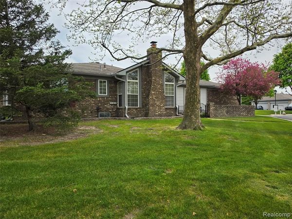 48484 Savoy Court , Shelby Twp, MI 48315