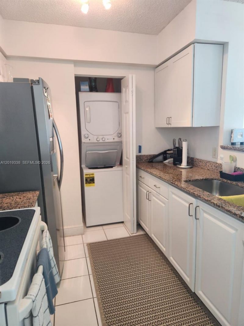 1155 Brickell Bay Dr , Unit 1807, Miami, FL 33131 Photo