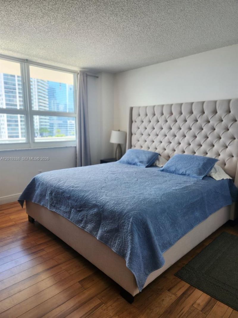 1155 Brickell Bay Dr , Unit 1807, Miami, FL 33131 Photo