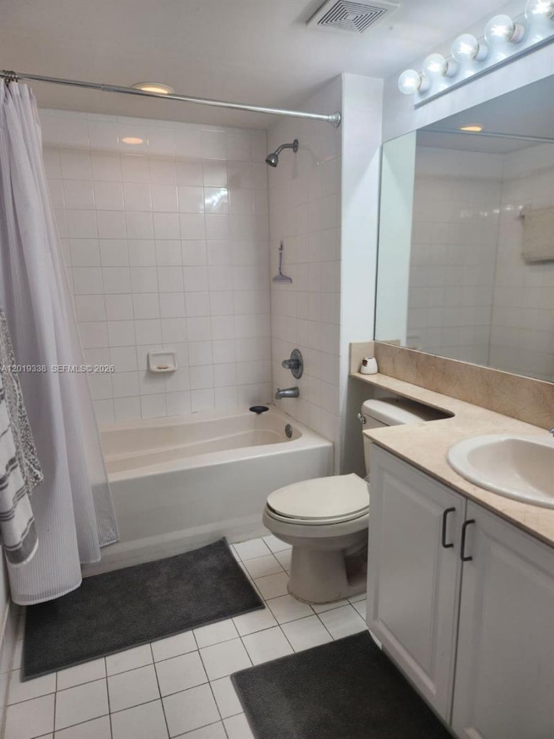1155 Brickell Bay Dr , Unit 1807, Miami, FL 33131 Photo
