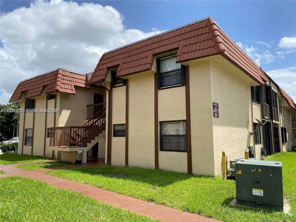 2715 W 66th St , Unit 13-21, Hialeah, FL 33016