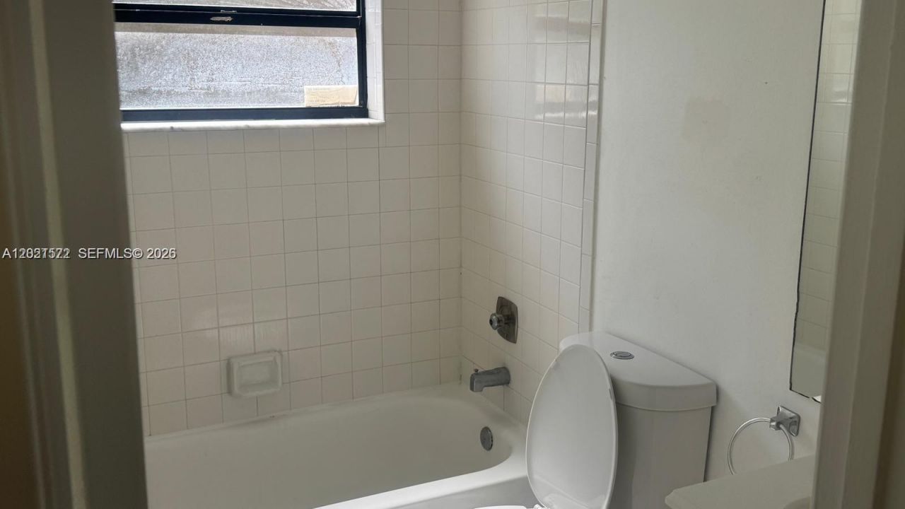 2715 W 66th St, Unit 13-21, Hialeah, FL 33016 Photo