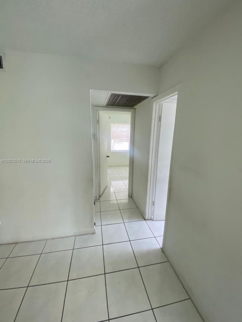 2715 W 66th St, Unit 13-21, Hialeah, FL 33016 Photo