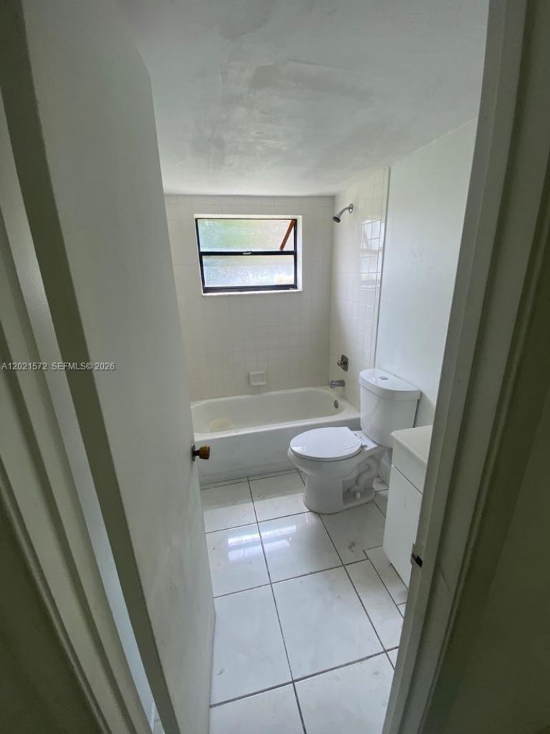 2715 W 66th St, Unit 13-21, Hialeah, FL 33016 Photo