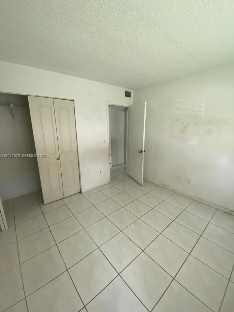 2715 W 66th St, Unit 13-21, Hialeah, FL 33016 Photo