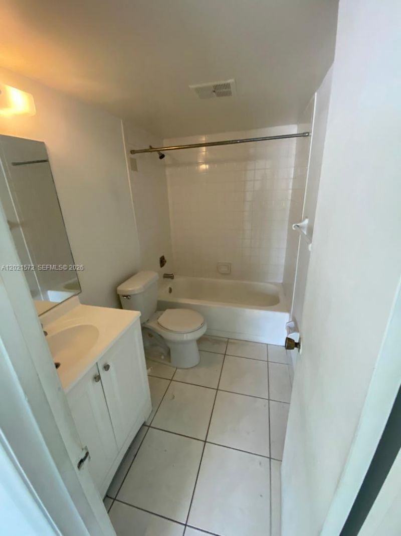 2715 W 66th St, Unit 13-21, Hialeah, FL 33016 Photo