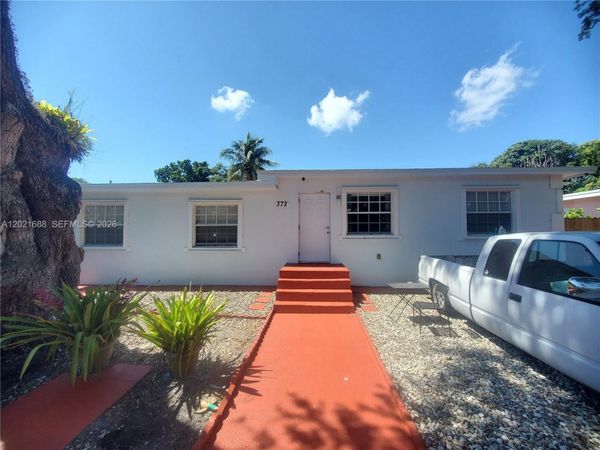 372 NE 162nd St , Miami, FL 33162