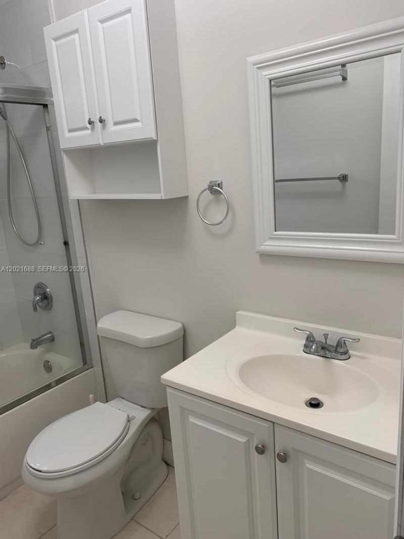 372 NE 162nd St , Miami, FL 33162 Photo