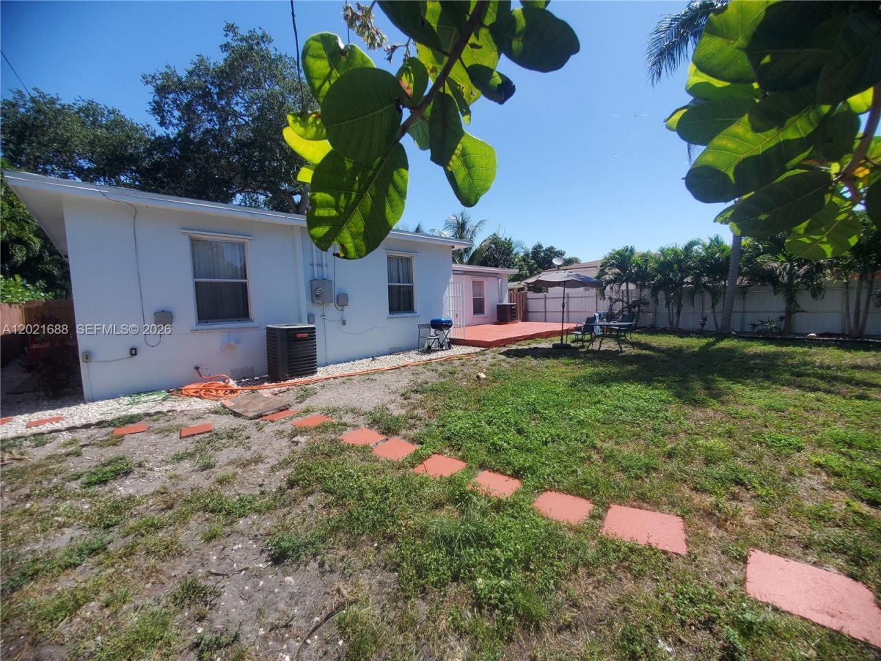 372 NE 162nd St , Miami, FL 33162 Photo