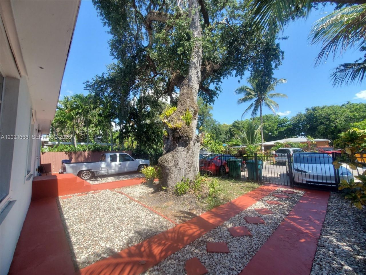 372 NE 162nd St , Miami, FL 33162 Photo