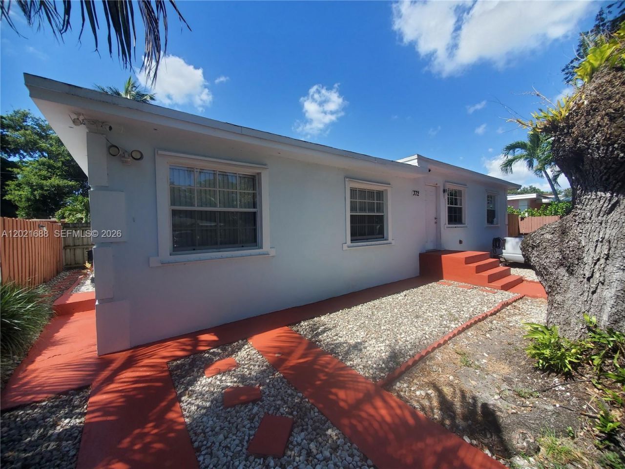 372 NE 162nd St , Miami, FL 33162 Photo