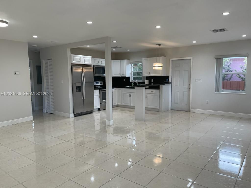 372 NE 162nd St , Miami, FL 33162 Photo