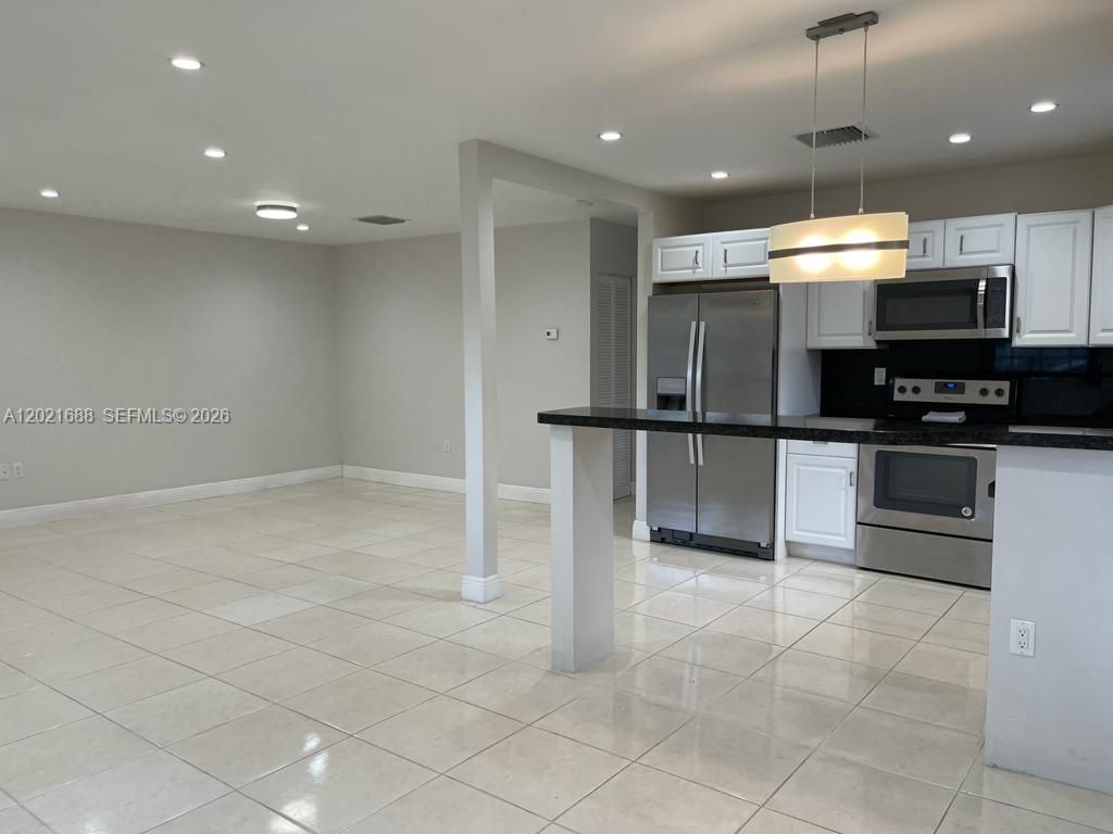 372 NE 162nd St , Miami, FL 33162 Photo