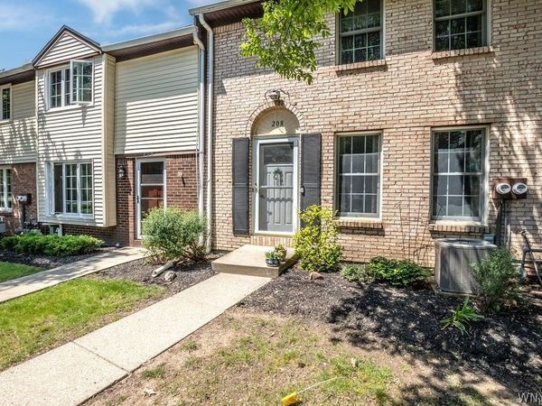 208 Stepping Stone Lane , Orchard Park, NY 14127