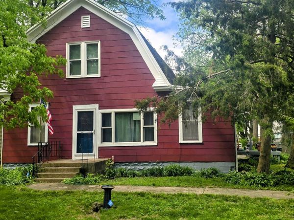 114 E Center Street , Seymour, IL 61875
