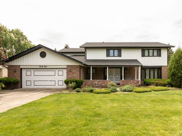 16W731 89th Place, Willowbrook, IL 60527
