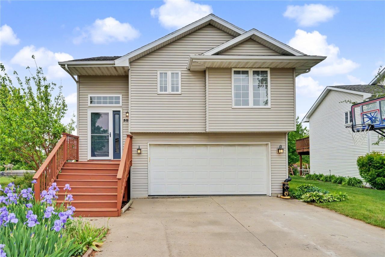 502 Mont Clair Street, Solon, IA 52333 Main Photo