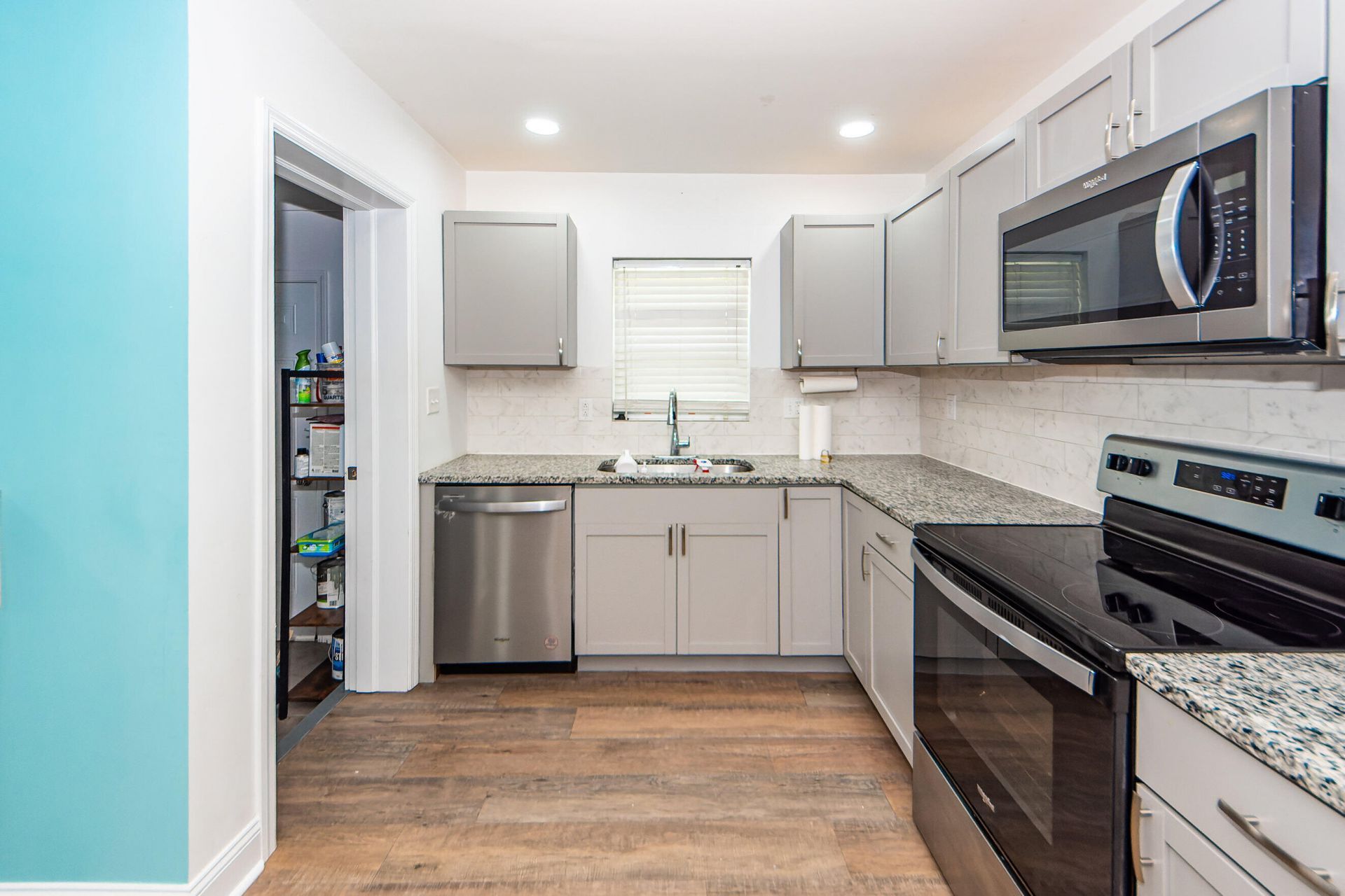 6933 Raymond Avenue Photo 11