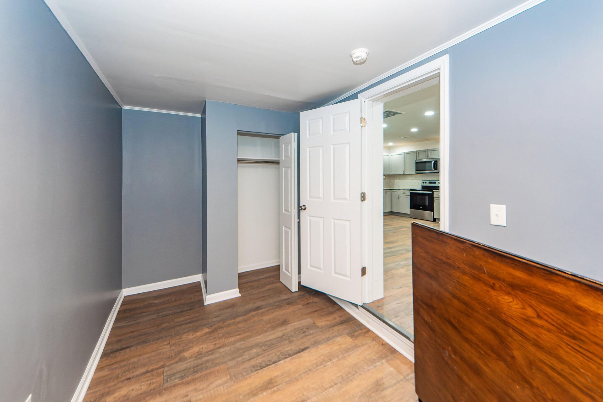6933 Raymond Avenue Photo 14