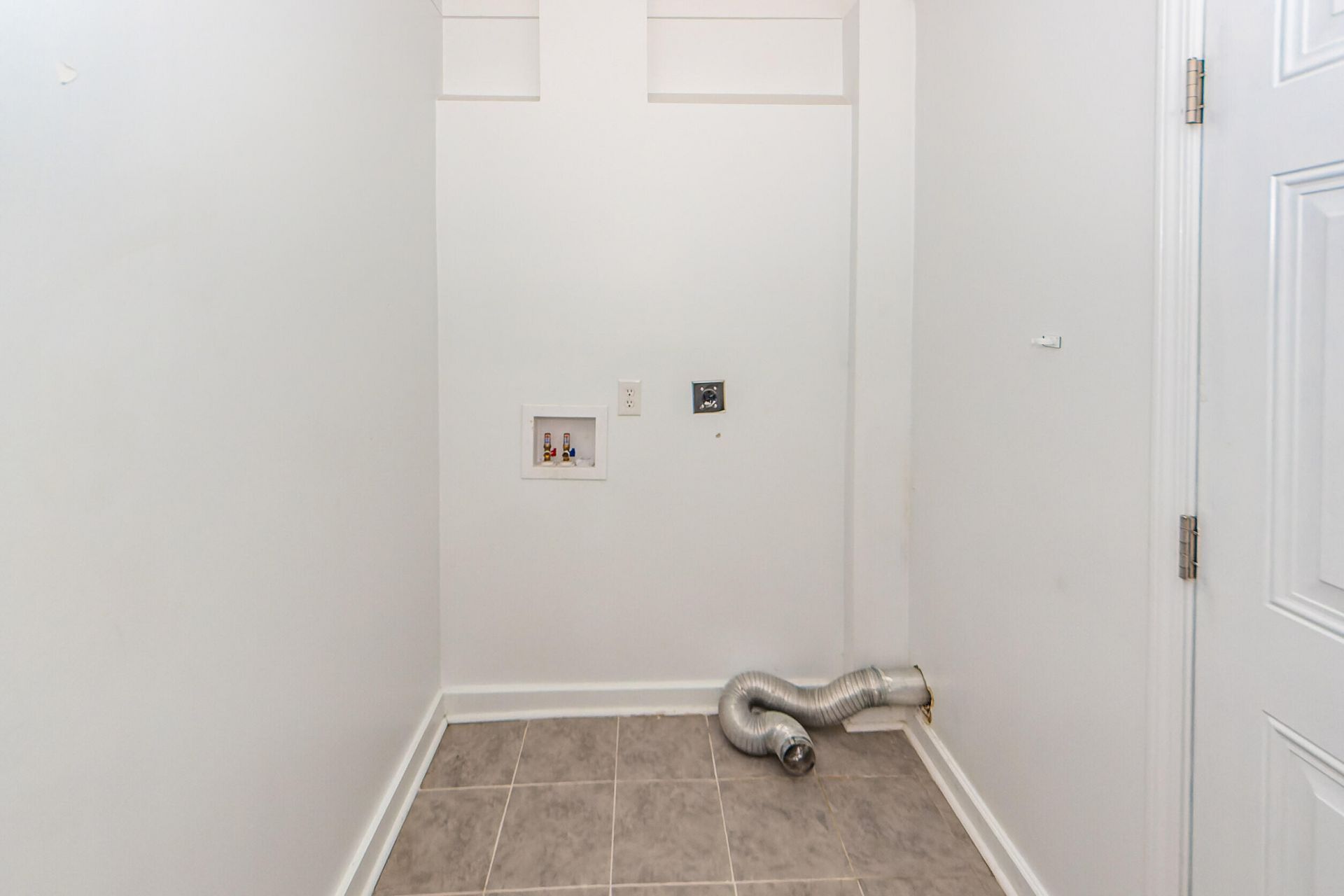 6933 Raymond Avenue Photo 27