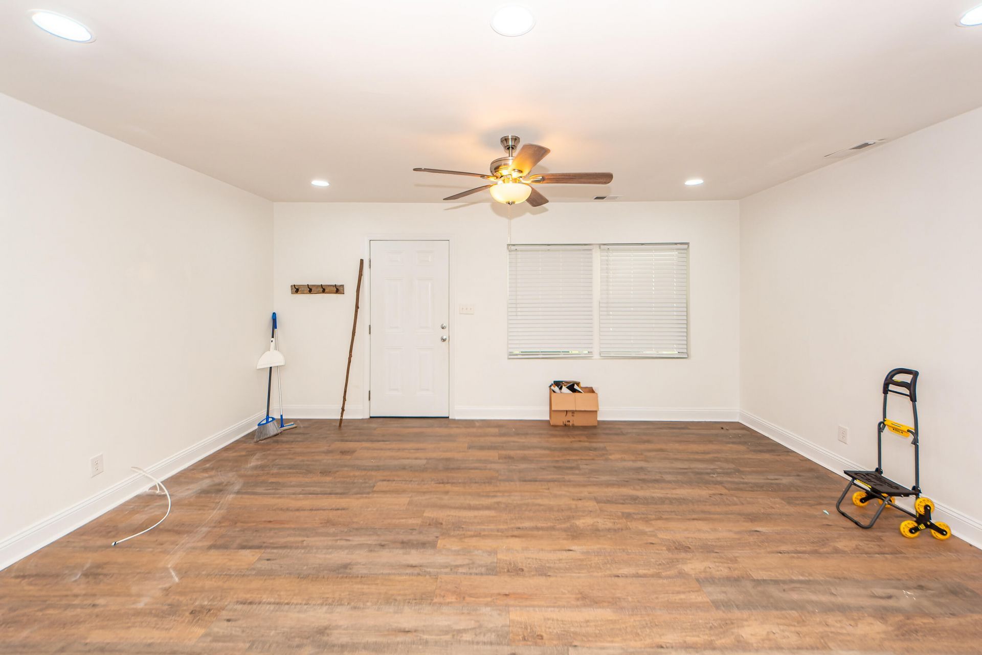 6933 Raymond Avenue Photo 4