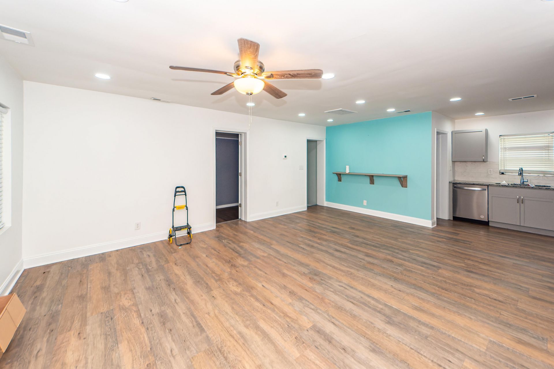 6933 Raymond Avenue Photo 5