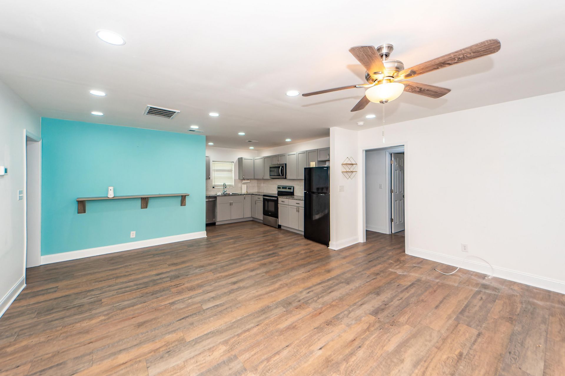 6933 Raymond Avenue Photo 6