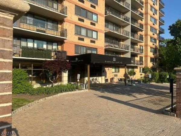 60 Parkway Dr, East Orange, NJ 07017
