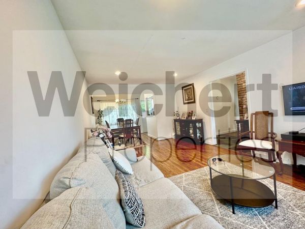 211 W 22nd , Huntington Station, NY 11746
