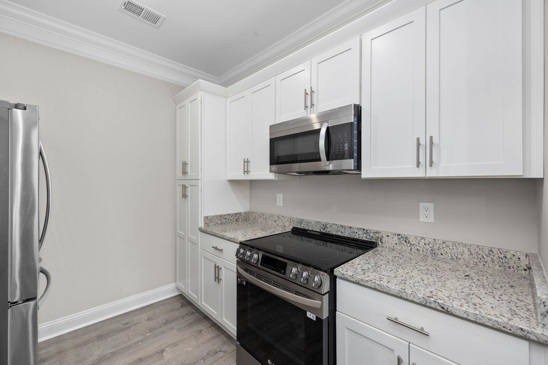 627 Bonaventure Dr.  Photo 11